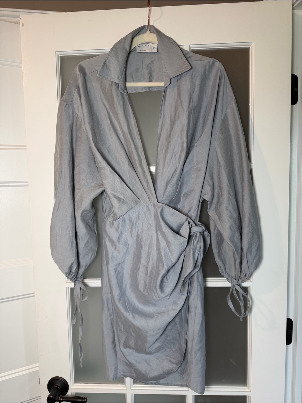 ASOS Design Gray Wrap Dress Deep V Neck Tie Wrists, Size 6, Like New
